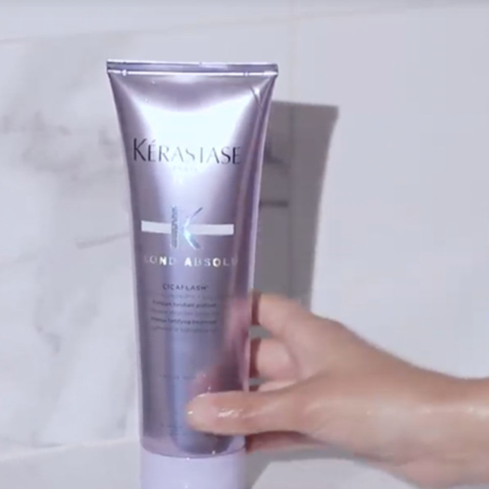 Blond Absolu Cicaflash Blonde Hair Conditioner Kerastase Questo gel opalescente lattiginoso con una leggera colorazione lavanda offre il potere trattante di una maschera ma schiarire i capelli potrebbe renderli secchi. blond absolu cicaflash blonde hair conditioner kerastase