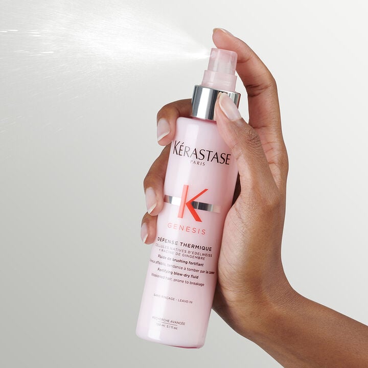 Shine from sebum makes the hair look more dull. Using Fresh Affair Dry shampoo absorbs excess oil on scalp and hair for an easy refresh.