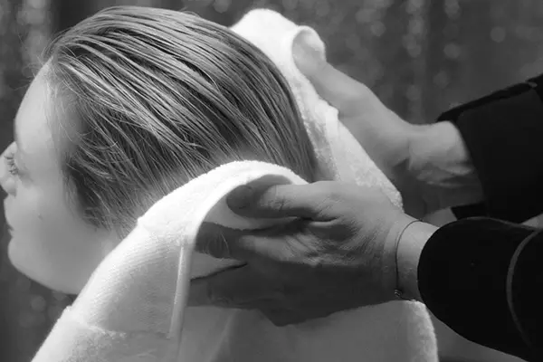 Kerastase - How to style a textured bob in 4 simple steps Kerastase - How to style a textured bob in 4 simple steps