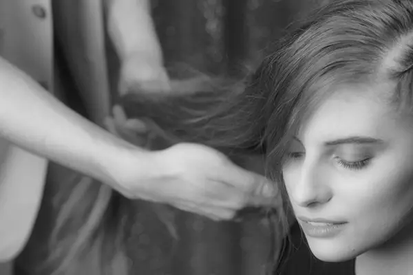 Kerastase - Side braid your hair in 4 simple steps Kerastase - Side braid your hair in 4 simple steps